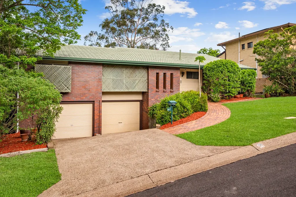 19 Chantilly Street, Chapel Hill, QLD 4069