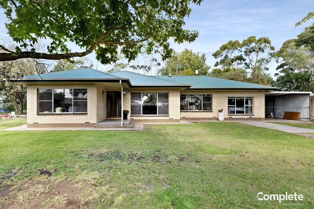 Moorak  Complete Real Estate - Kim Cawthorne