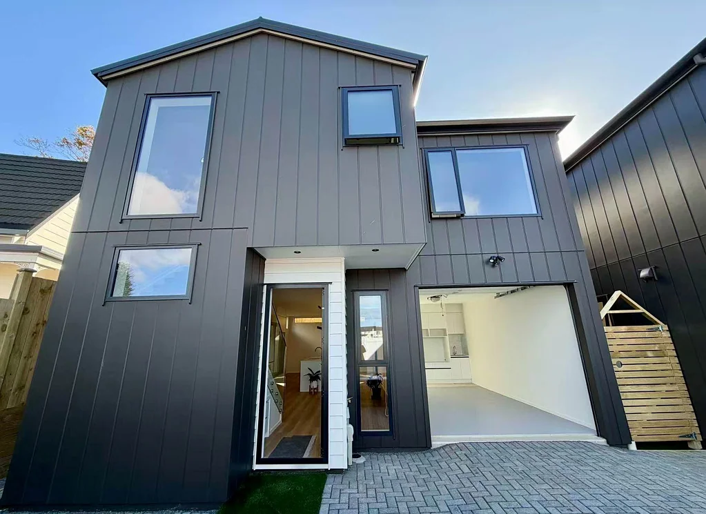 Brand New Build and Top School Zone