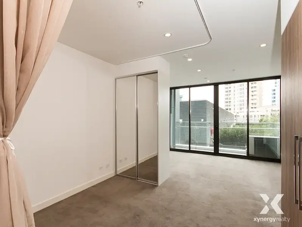 Spacious 1-Bedroom Apartment with Balcony in Vogue!