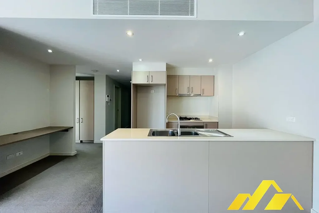 Two Bed Apartment in Eastwood Town Centre