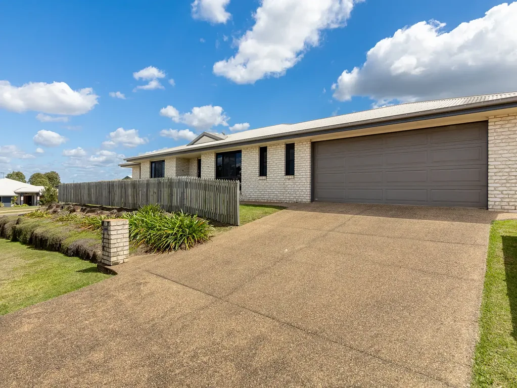 Spacious family home in a culdesac position!