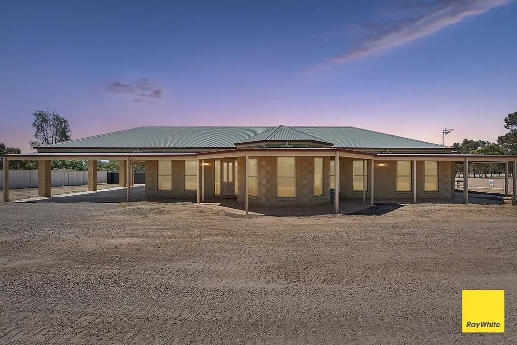 3 Wallawa Place, Huntly, VIC 3551