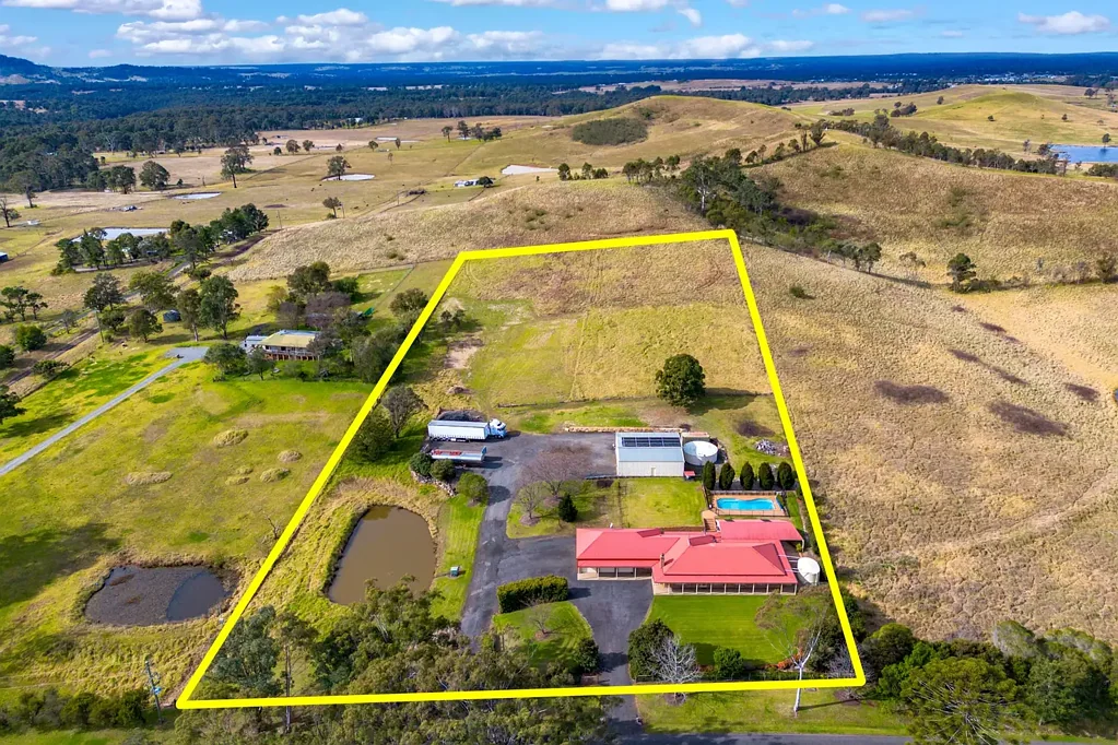 Wilton 4침실 Prime Lifestyle & Investment Opportunity  Almost 5 Acres* with Huge Shed, Pool &