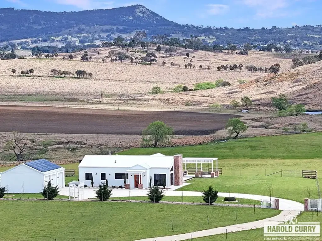 Tenterfield 3कमरा Stunning Rural Retreat - New Home on 33 Acres in Bryans Gap.....