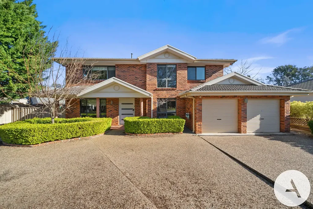 Nicholls 10Kwarto A Home Big Enough for Multi-Generations - Move-in Ready!