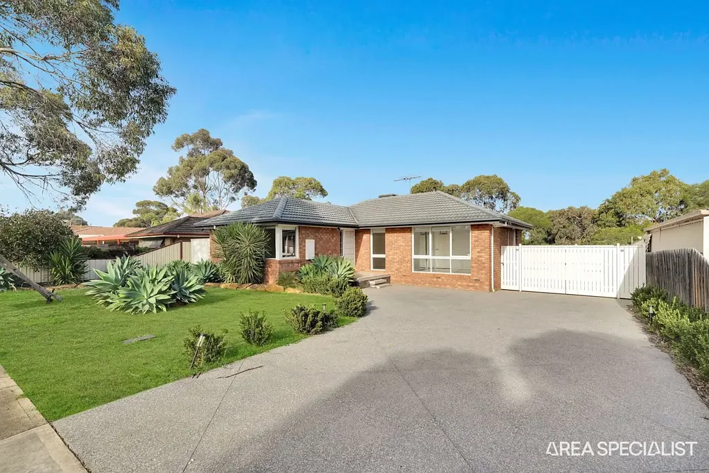 THE BRIEF: BEAUTIFUL FAMILY HOME / AVAILABLE NOW / APPLY ONLINE!!