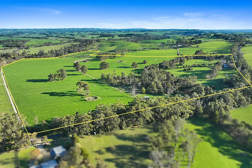 Ripplebrook PICTURESQUE ACREAGE, CHARACTER HOMESTEAD