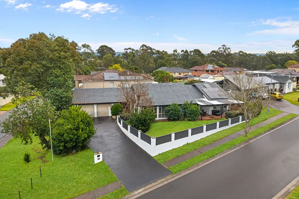 Glenmore Park 4 Slaapkamer Exceptional Family Haven in a Prime Location