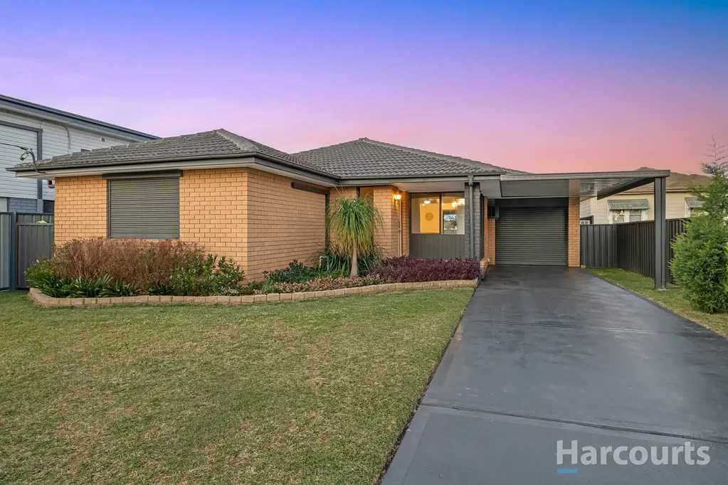 Cessnock 3 Bedroom Parkside Privacy Plus a Pool for Summer Fun, 1km to Town
