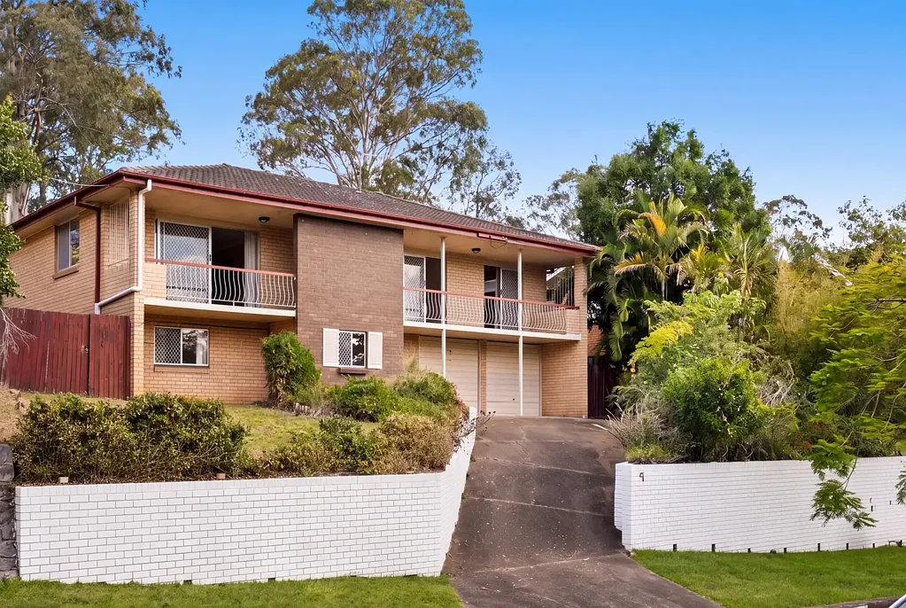 Holland Park West 4房 地势较高，607平方米朝北地块——双重居住机会 Elevated 607sqm North-Facing Opportunity - Dual Living Opportunity