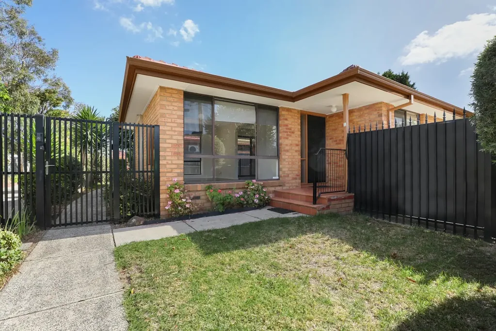 Single level 3 bedroom villa