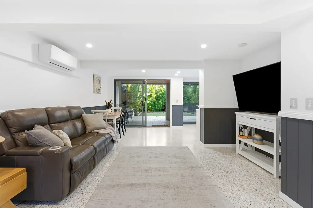 Clear Island Waters 3 Slaapkamer LUXURY RENOVATED TOWNHOUSE IN ONE OF GOLD COAST'S MOST CENTRAL & SOUGHT AFTER LOCATIONS