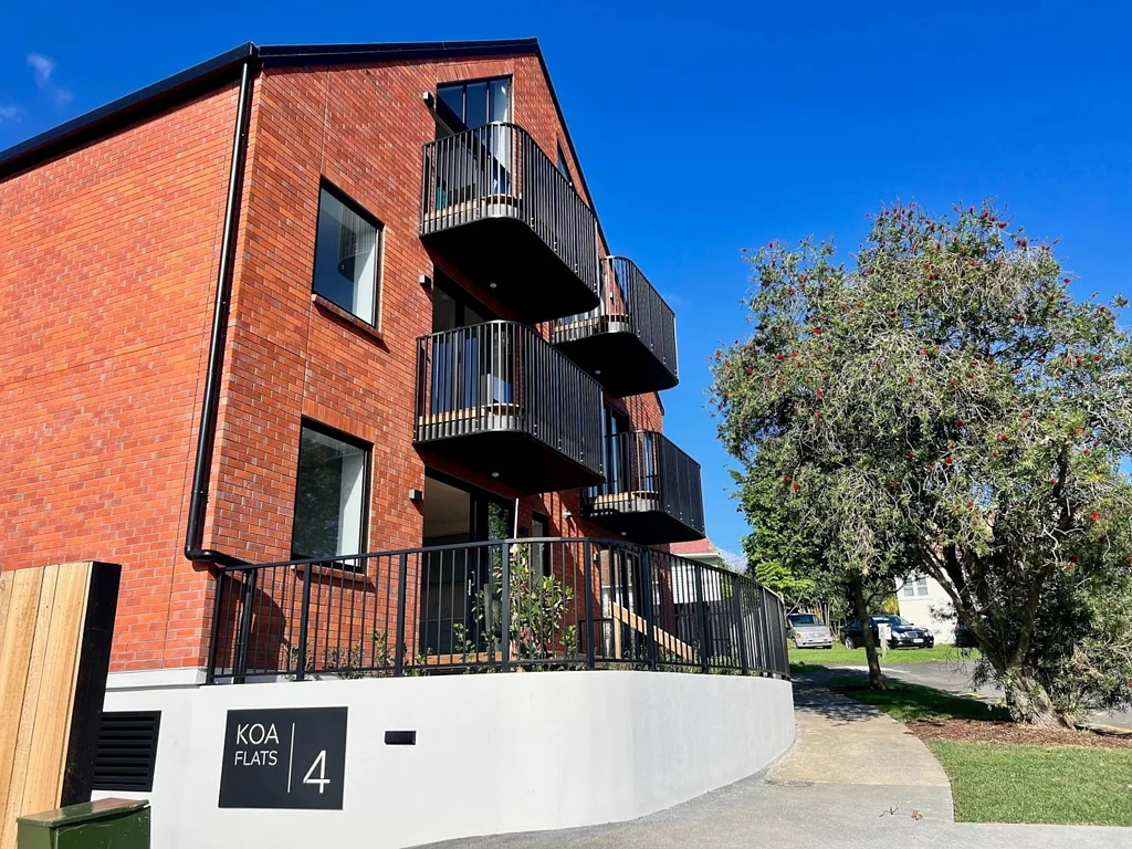 Modern 2 Bedroom Apartment with Pool Access