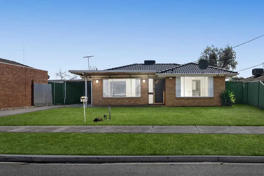 St Albans 4 Bedroom Quiet Court Living with Endless Space and Future Potential.