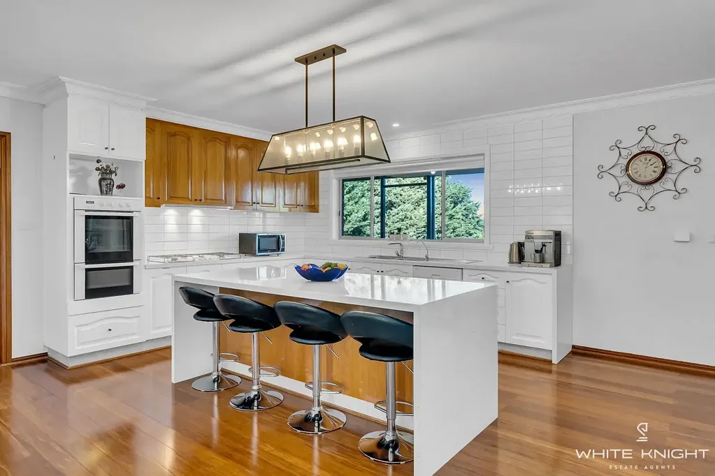 Greenvale 6ਬੈੱਡਰੂਮ Spacious, Solid & Full of Character – Greenvale Family Oasis on 1 Acre.