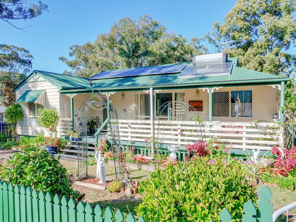 84 Minjerriba Road, Russell Island, QLD 4184