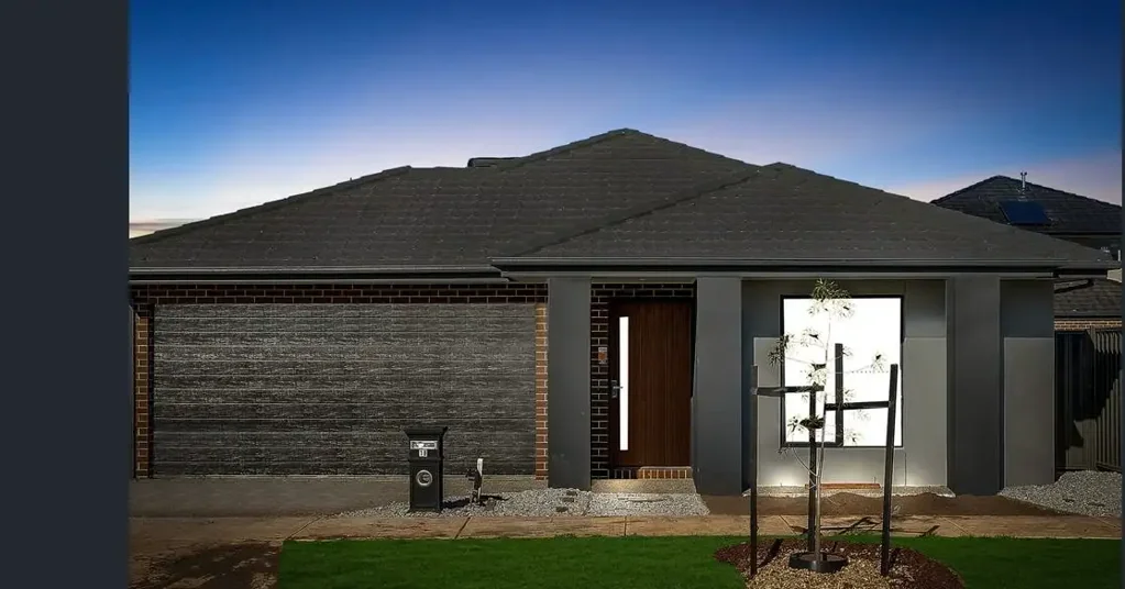 Stylish 4 Bed, 2 Bath, 2 Garage Home