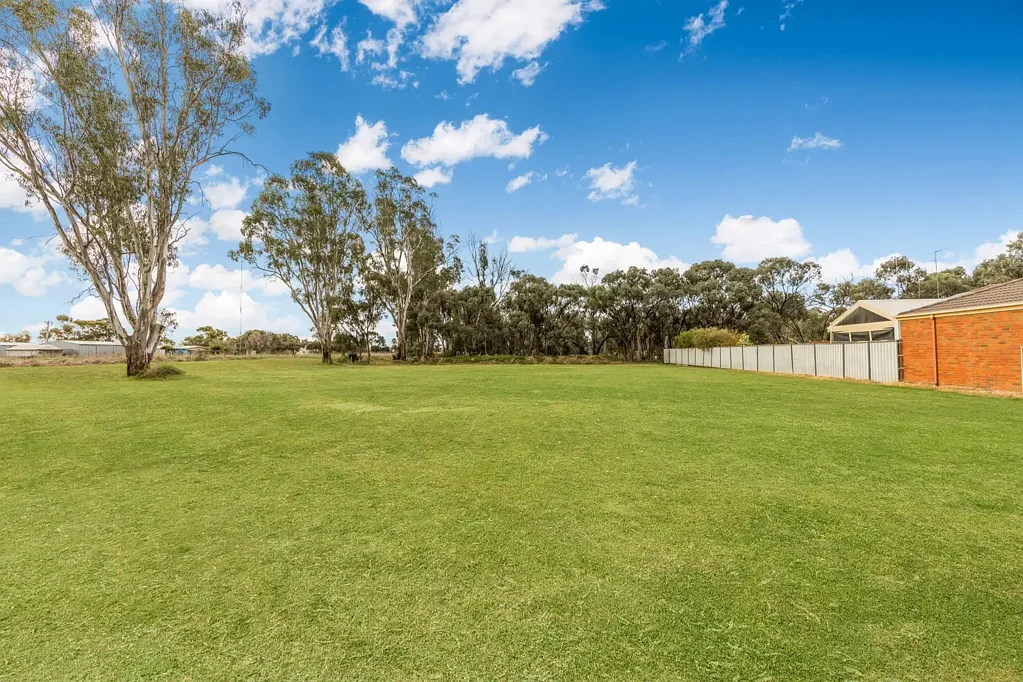 Cohuna Tranquil and Expansive Allotment with Scenic Views
