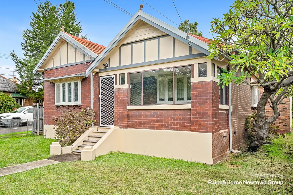 Beautifully Renovated Federation Home with Huge Backyard - Ideal for Garden Enthusiasts