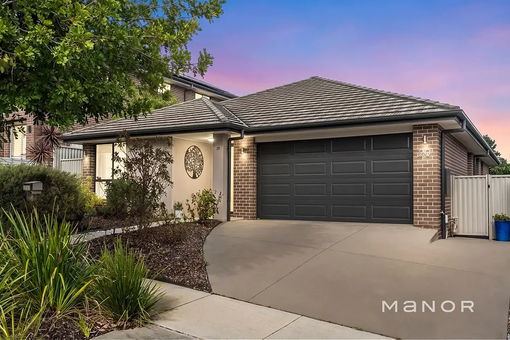 North Kellyville 4房 宁静家庭街道 优质North Kellyville位置 宽敞单层设计 多个生活区 主卧套房 双车库 便捷交通 学校公园近 Space, Style & Convenience Combined
