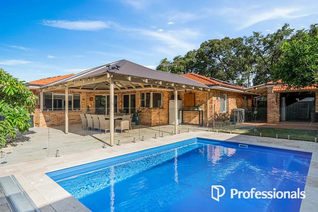24 Robertson Court, Kingsley, WA 6026