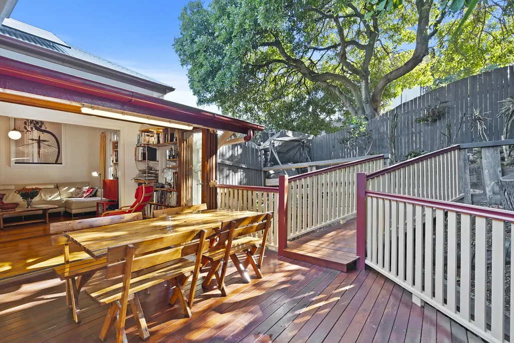 Annerley 3Phòng ngủ Gorgeous Character Home on Low Maintenance Block - Shared Driveway