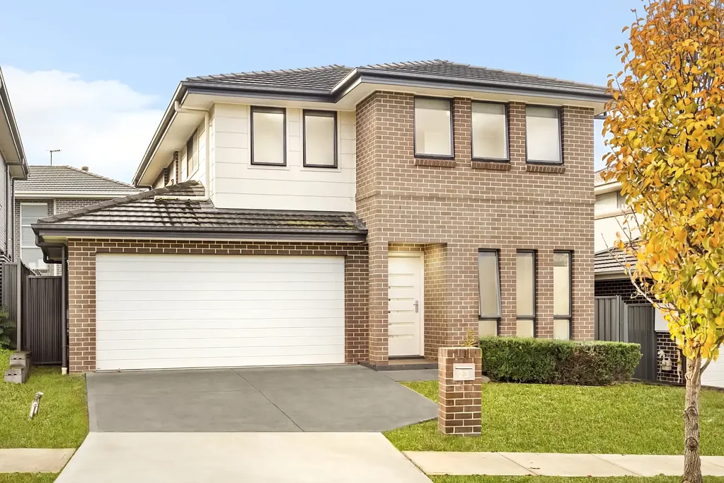 Schofields 5कमरा Sun Drenched, Wisdom Built Family Home in Tallawong Public School & upcoming Tallawong High School Catchment!