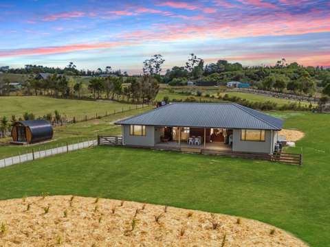Kerikeri 3房  A Lifestyle Dream - But Now it Must Go!
