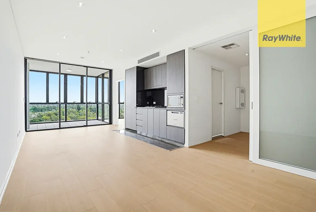 STUNNING ONE BEDROOM PLUS STUDY IN LUXURIOUS V BY CROWN - CENTRALLY LOCATED IN HEART OF CBD