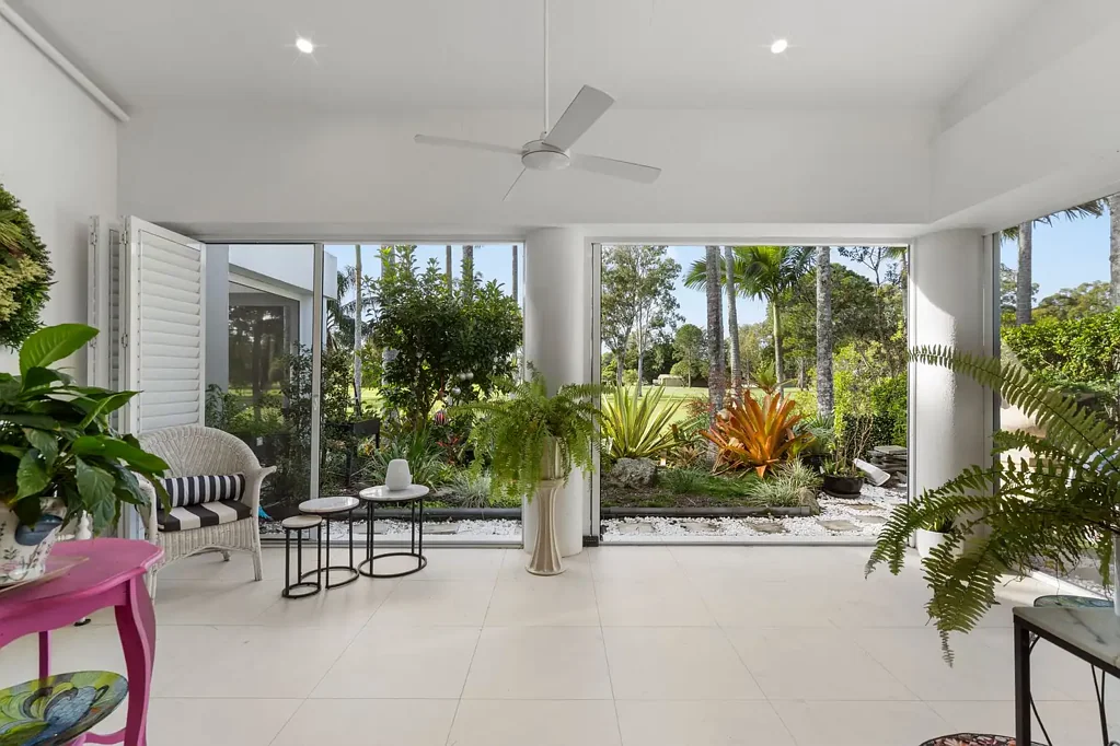 Clear Island Waters 3ਬੈੱਡਰੂਮ Where Soaring Ceilings & Sweeping Green Vistas Define the Lifestyle