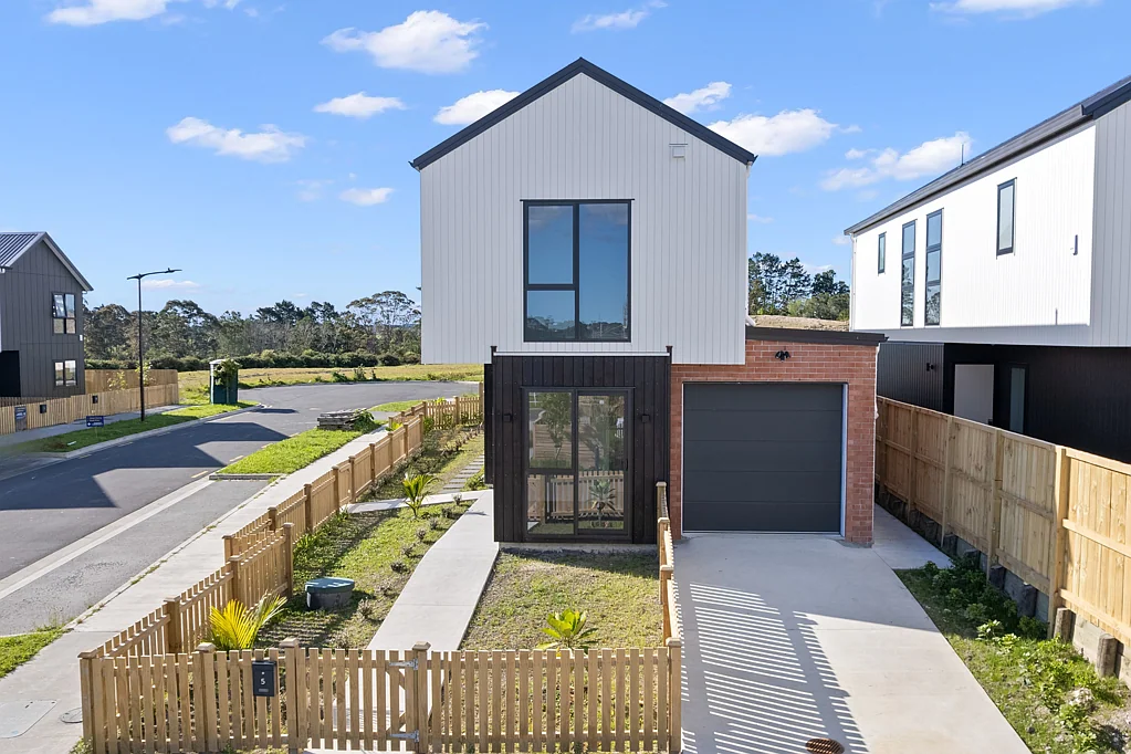 Whenuapai 4બેડરૂમ Modern Living, Mastered.