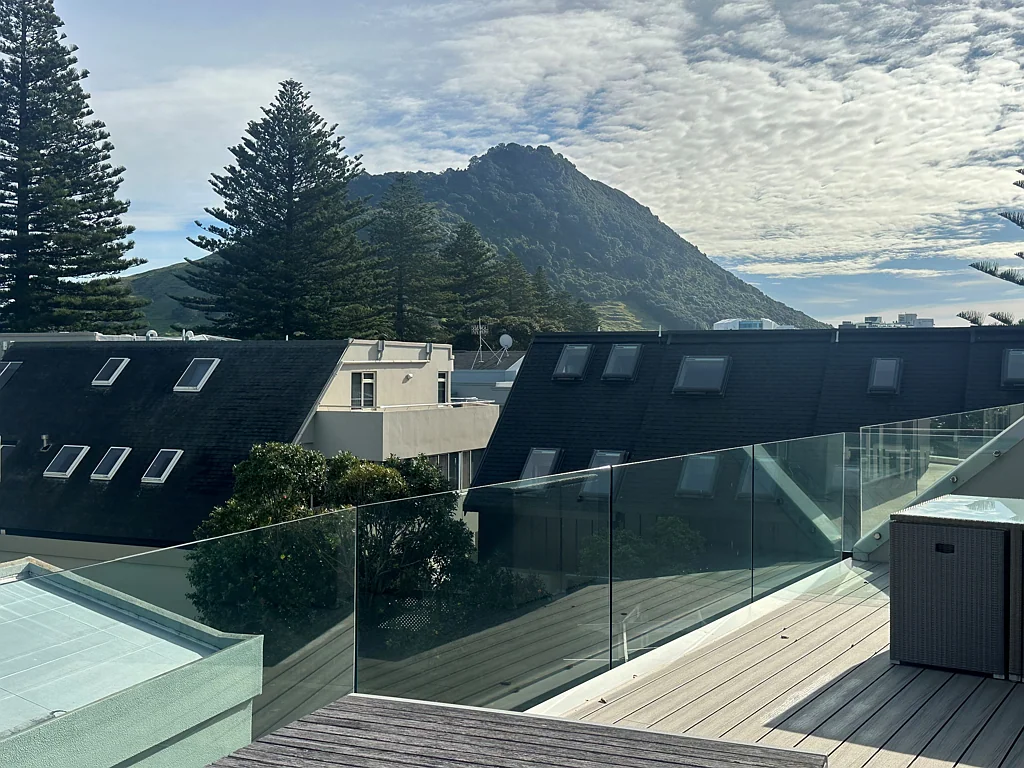 Mount Maunganui 3Phòng ngủ Three Levels. Four Decks. One Unique Location