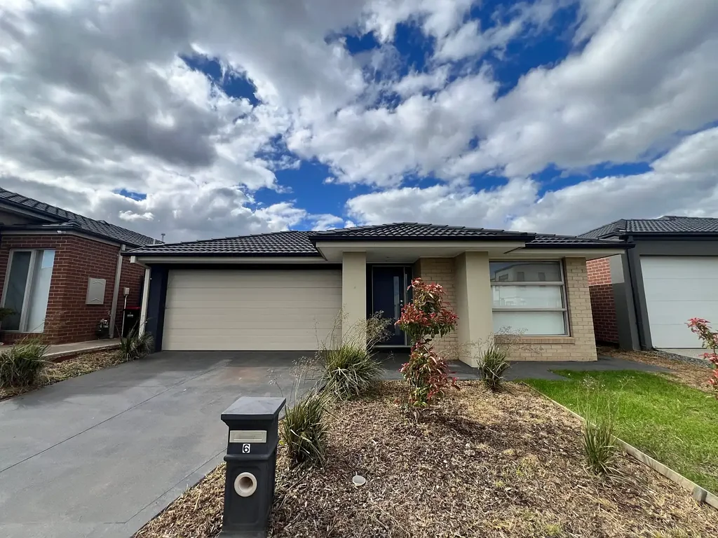 4 bedroom family home with new carpet and freshly painted walls