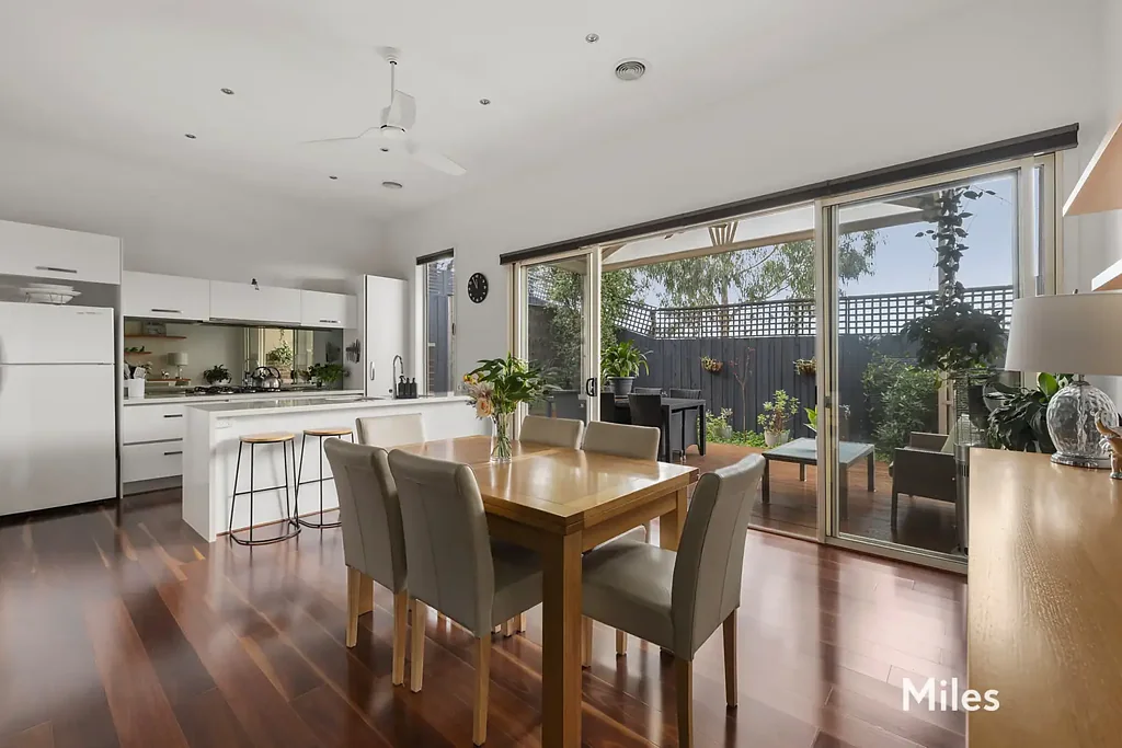 Rosanna 3Zimmer Under Contract