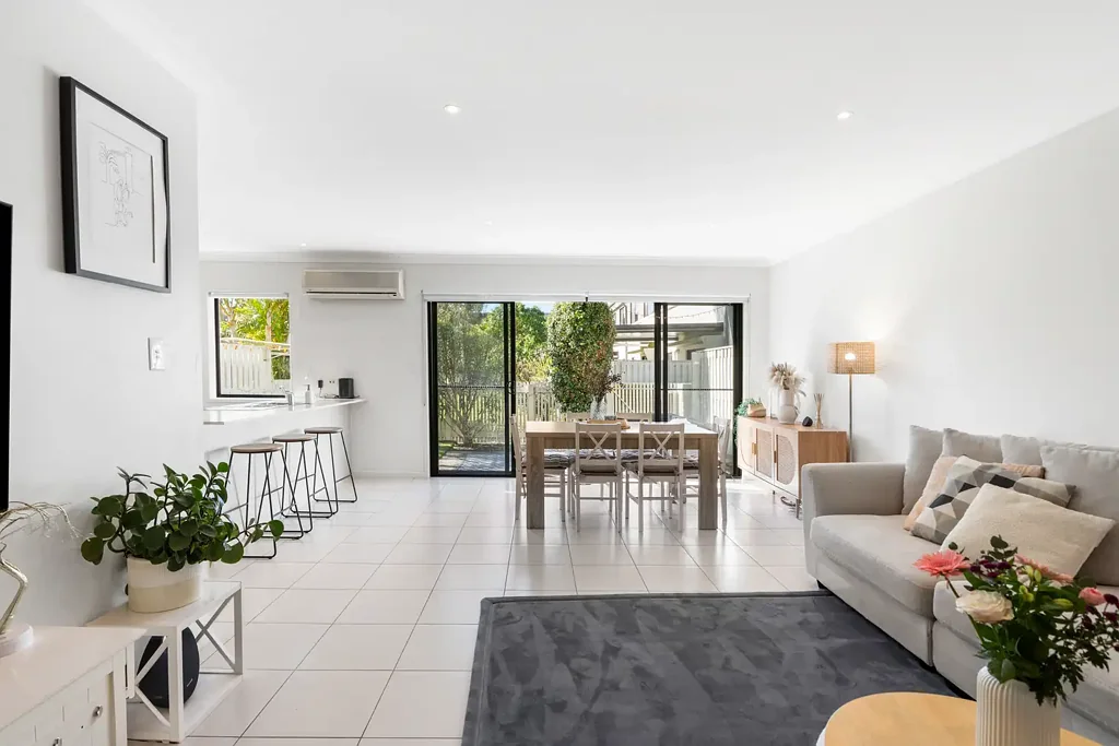 Tugun 3 Bedroom Spacious 3-Bedroom Townhouse with Park Views & All-Day Sunshine in “The Parc” Estate.