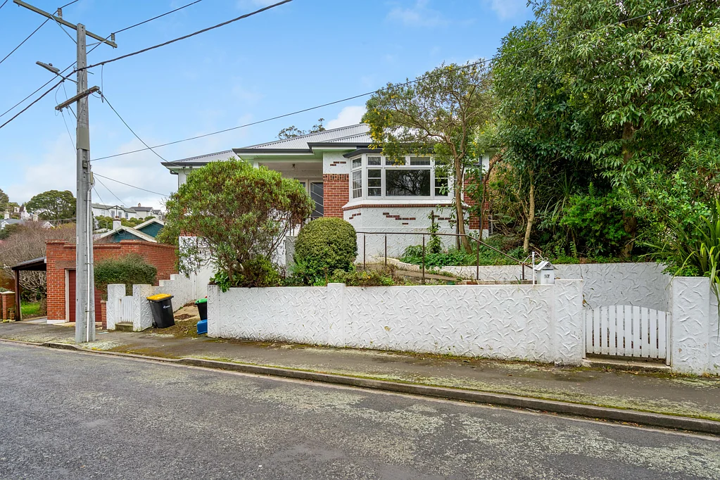 Three bedroom in Roslyn