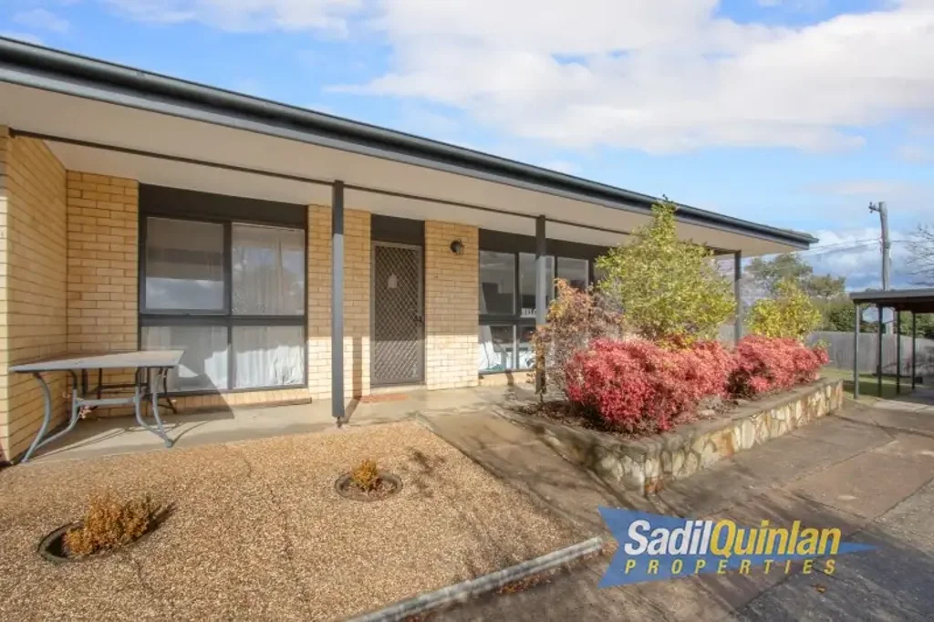 Waramanga 3બેડરૂમ 2 bedroom plus 1 bedroom duplex with so much potential