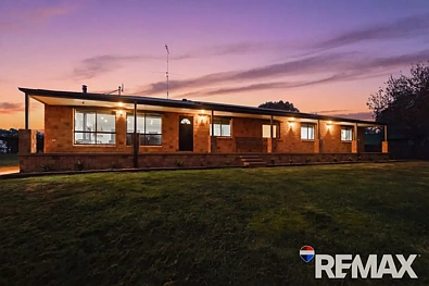 Junee 5બેડરૂમ Elevated rural living with sweeping views