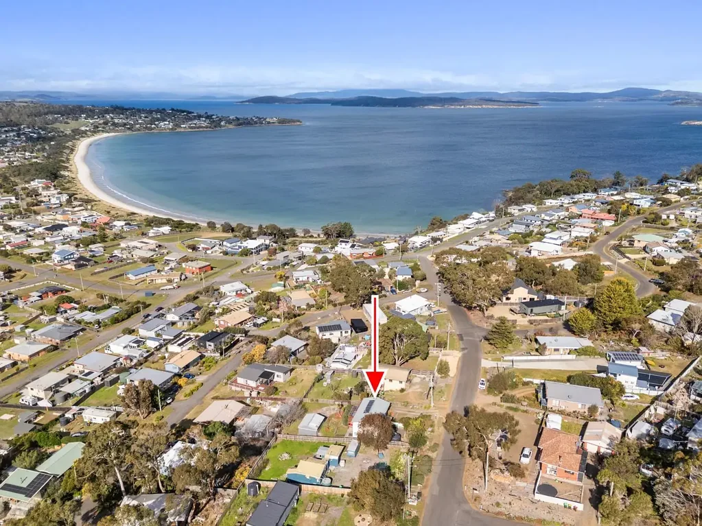 Primrose Sands 2Moenga Coastal Charm with Space, Views & Versatility
