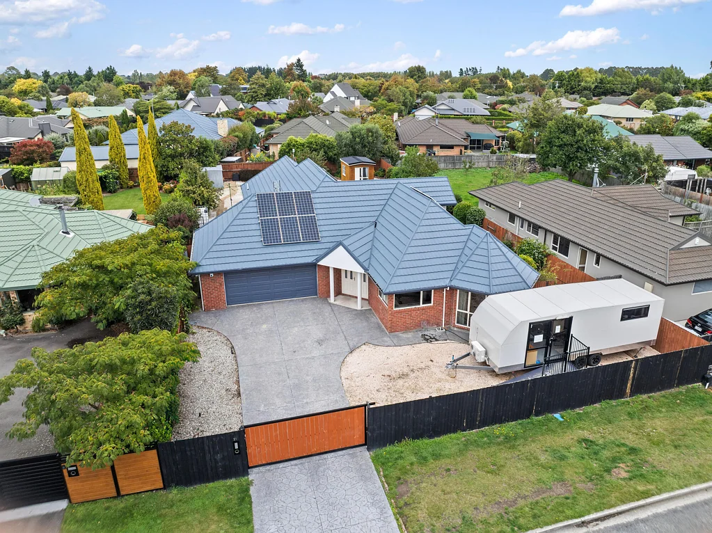 Woodend 5chambre Big home, big section- must be sold!