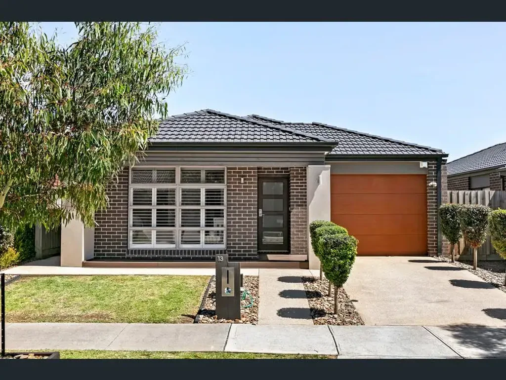 Stunning 3 Bedroom Home in Mickleham's Prime Location!