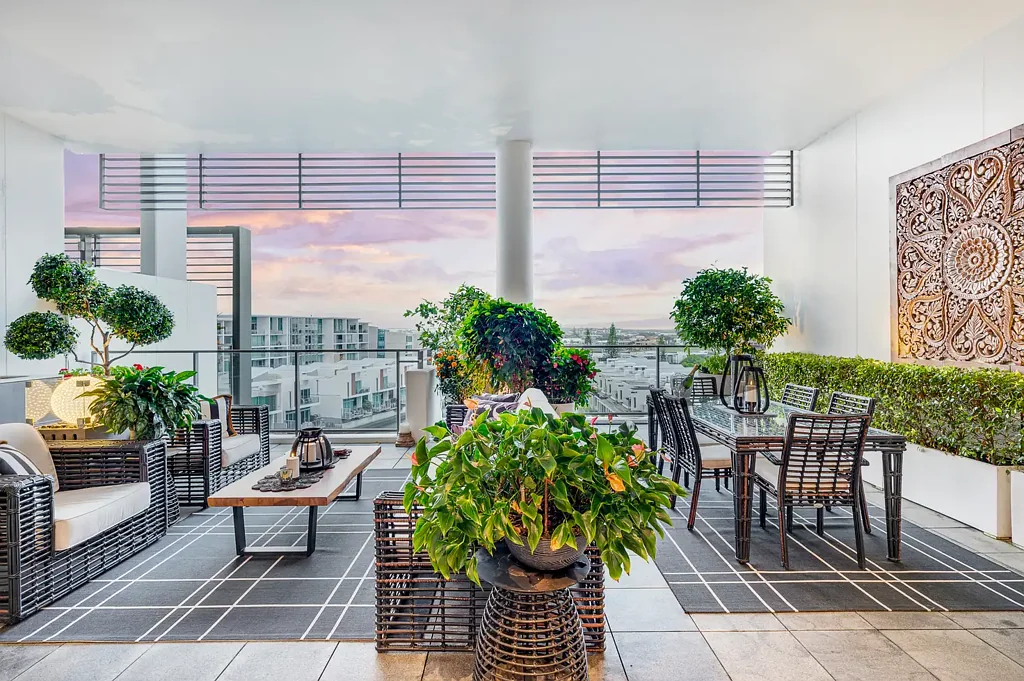 Stunning North-Facing Penthouse - Modern Elegance in a Picturesque Setting! Unfurnished