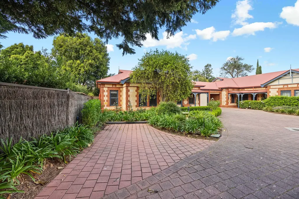 Picturesque and Stylish City Fringe Living in Prestigious Gilberton