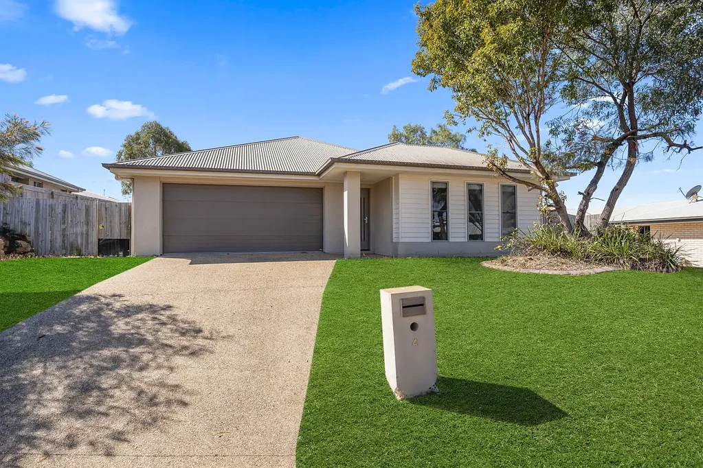 SPACIOUS FAMILY LIVING IN SOUGHT-AFTER GLEN EDEN