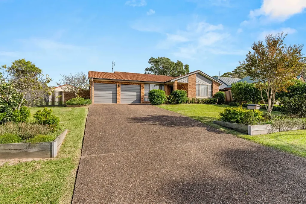 Worrigee 4Zimmer Large 4 Bed Brick Home in Worrigee on 1,119 m² Block