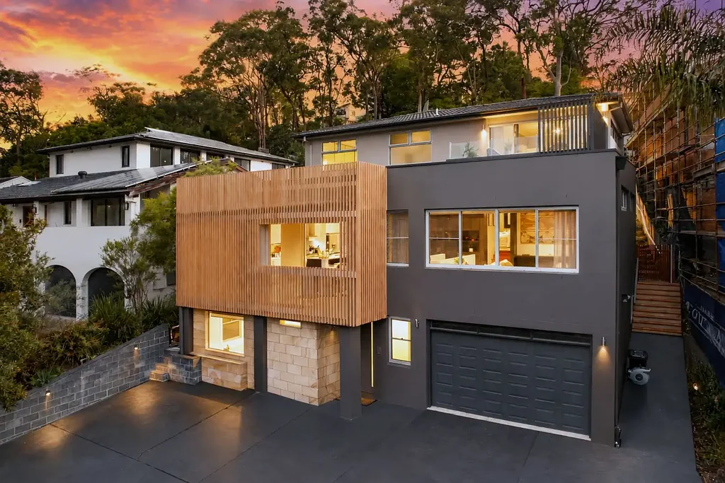 East Ryde 5ਬੈੱਡਰੂਮ Architecturally Designed Family Sanctuary with Breathtaking Bushland Outlooks