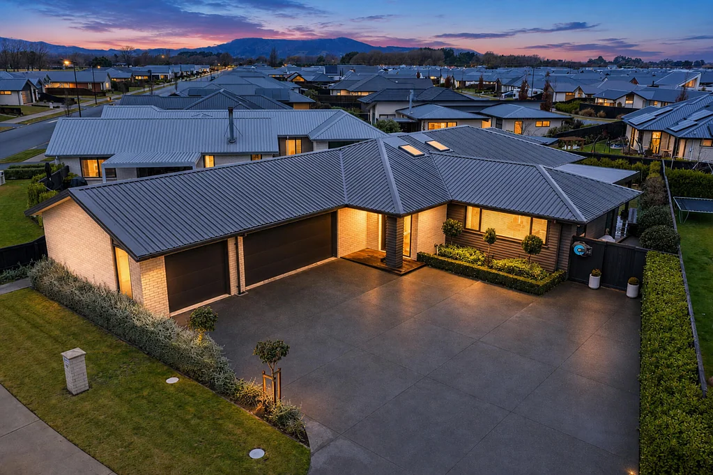Lincoln 4房  Spacious Family Living with Triple Car Garaging