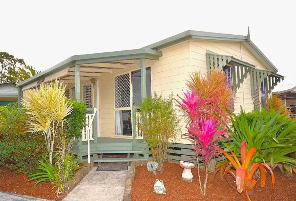 Little Mountain 2غرفة نوم GORGEOUS RENOVATED HOME WITH OFFICE AT LITTLE MOUNTAIN, CALOUNDRA FOR OVER 50s  5 MINS. TO BEACH!  AT BEAUTIFUL "EMPRESS PARK"