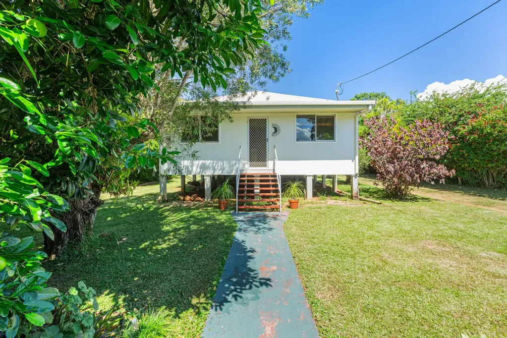 Charming Queenslander with Space, Character & Convenience